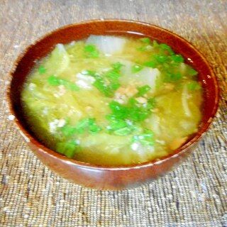 白菜と納豆とシソの味噌汁